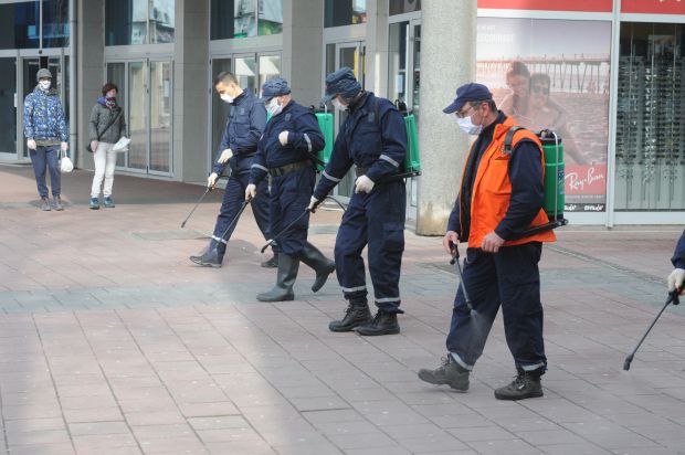 Борба против епидемије у Србији: Спроводи се дезинфекција градова, расте број волонтера, кажњавају се прекршиоци, све више заражених
