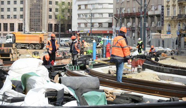 Градилишта активна од 6.00 до 16.00: Грађевински радници у престоници не праве паузу, упркос снегу, ветру и вирусу корона