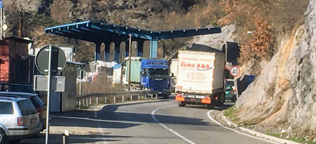 Таксе падају са новом владом, са Харадинајевом Алијансом за Косово договорено да се не противе овој одлуци?
