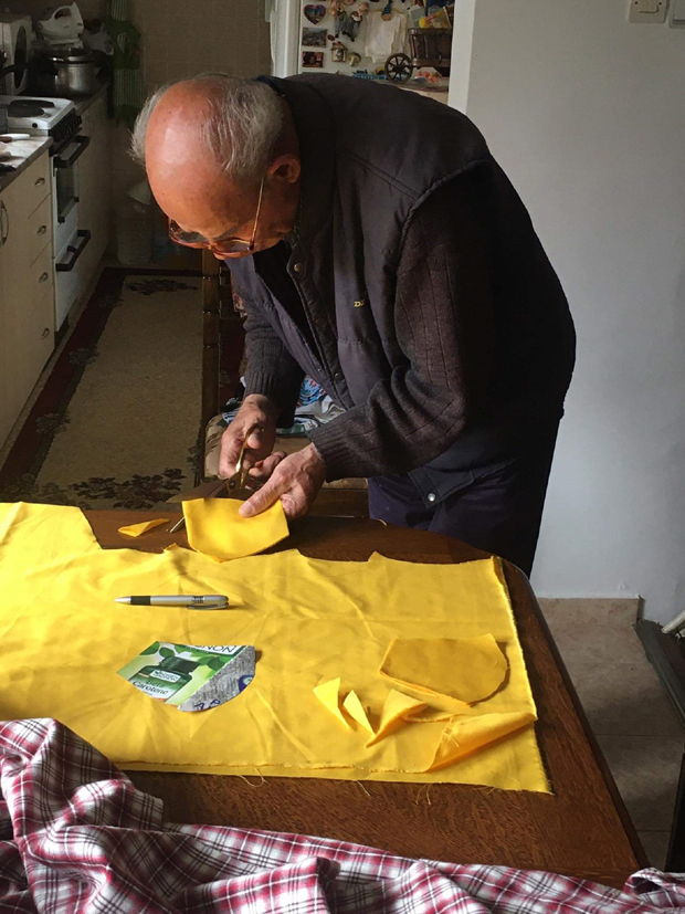 Породица из Аранђеловца шије и поклања маске: Доброчинство из изолације