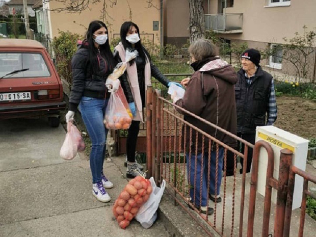 Помоћ старијима од 65 година: На терену 120 волонтера, раде у две смене