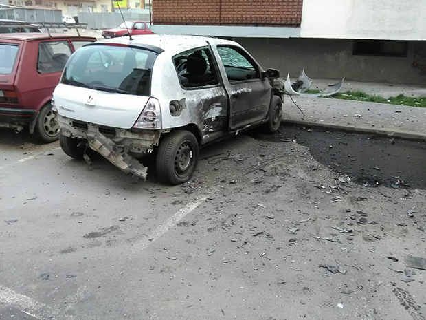 Стравична детонација у центру Берана: Функционеру полиције РАЗНЕТА КОЛА