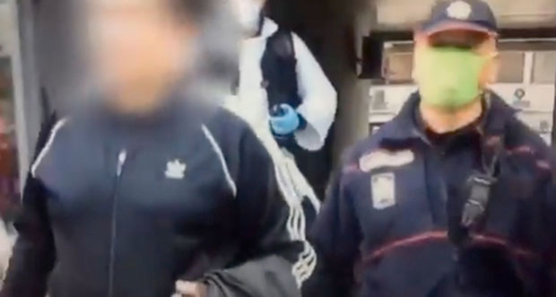 Полиција СПРОВЕЛА Небојшу Медојевића и супругу у карантин: Овако су отишли у изолацију (ВИДЕО)