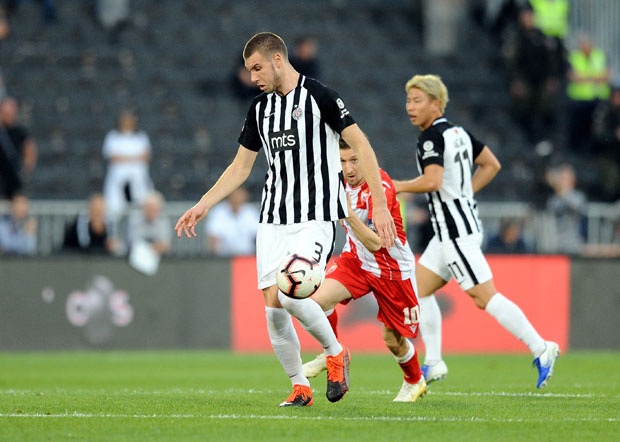 Хоћу још мечева у црно-белом дресу: Дефанзивац Партизана Страхиња Павловић верује да ће се сезона наставити