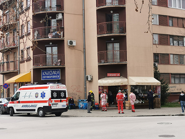 Претио да ће да ће скочити са терасе ако га не тестирају на корону: Чачанин одустао од самоубиства после преговора