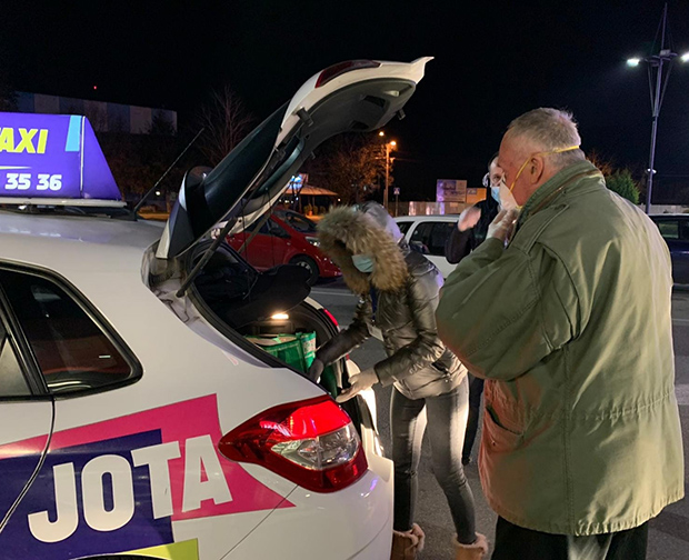 Бесплатни такси за набавку: Град Јагодина олакшао недељну куповину пензионерима