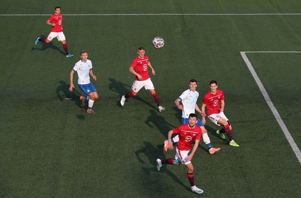 Фудбал у Белорусији пркоси вирусу корона: Навијачи на трибинама са маскама, дерби привукао међународну пажњу