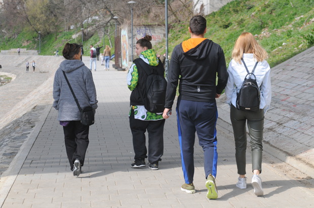 Ибарски кеј током викенда препун шетача: Разматра се затварање шеталишта у Краљеву