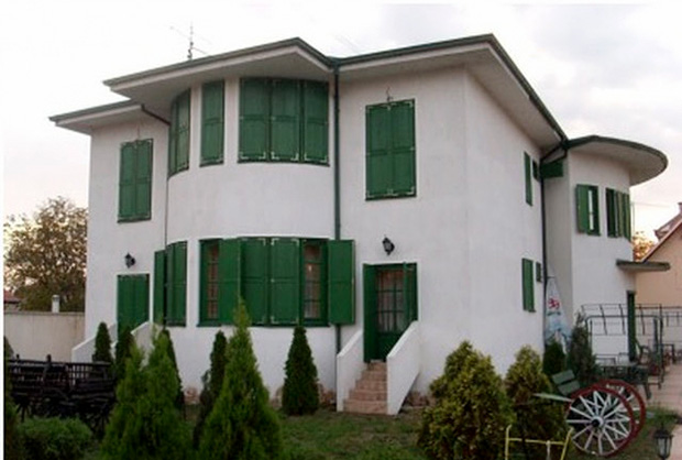 У болници шесторо старих, директорка и медицинска сестра: Драма у приватном дому у Земуну, потврђен вирус корона, о 19 корисника брине волонтер!