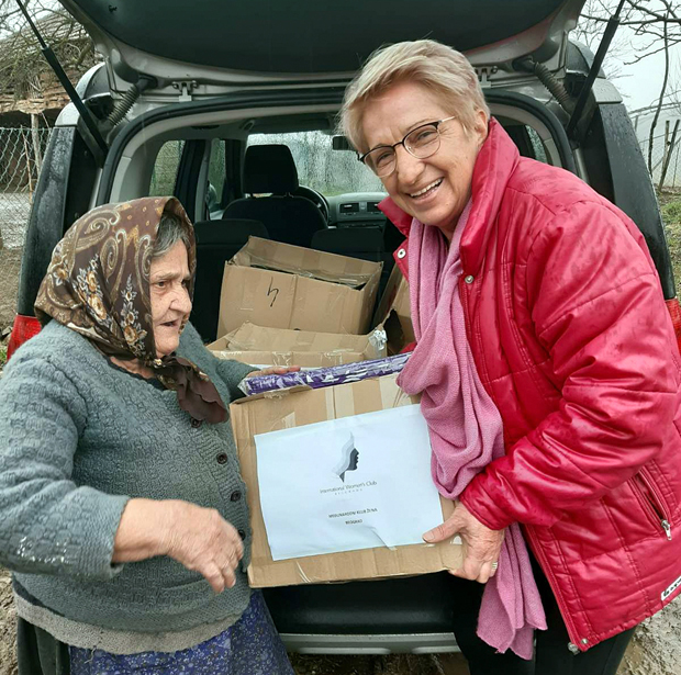 Комшилук и мобилне продавнице једини спас: Како да храна стигне до старијих у забаченим селима