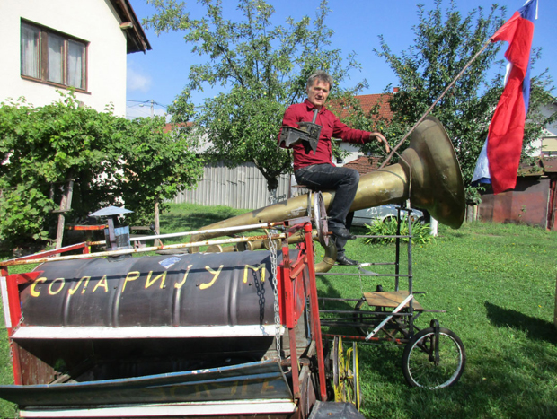 Савија лим и прави чуда: Радованов трубицикл и други необични изуми