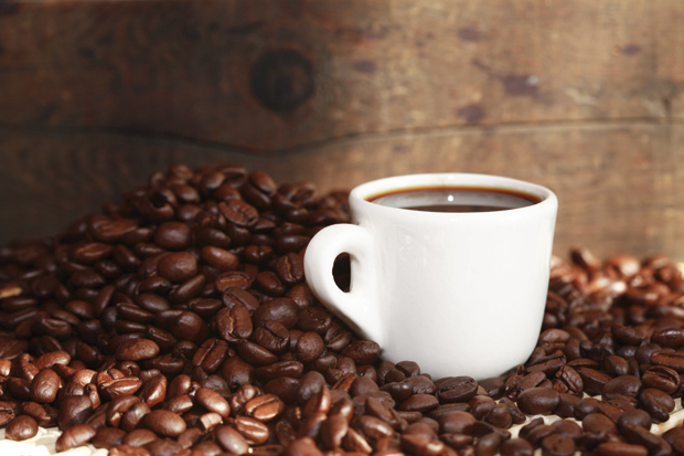 Офарбајте косу кафом: Направите сами природну фарбу 
