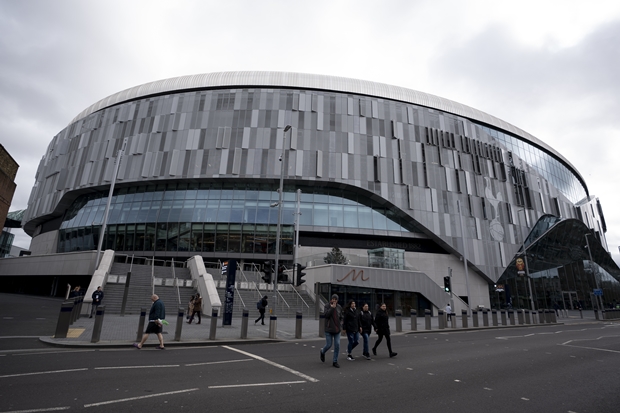 Тотенхем се предомислио после критика навијача: Плате запосленима ипак неће бити смањене