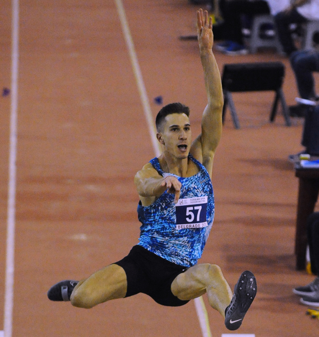 Јованчевић загрејао столицу: Књига испред залетишта