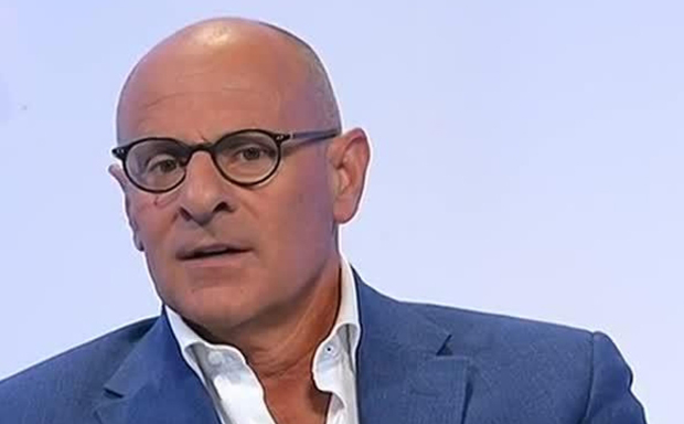 Расте огорченост реакцијом Брисела на пандемију: Италијански парламентарац скинуо заставу ЕУ из канцеларије уз кратку поруку (ВИДЕО)