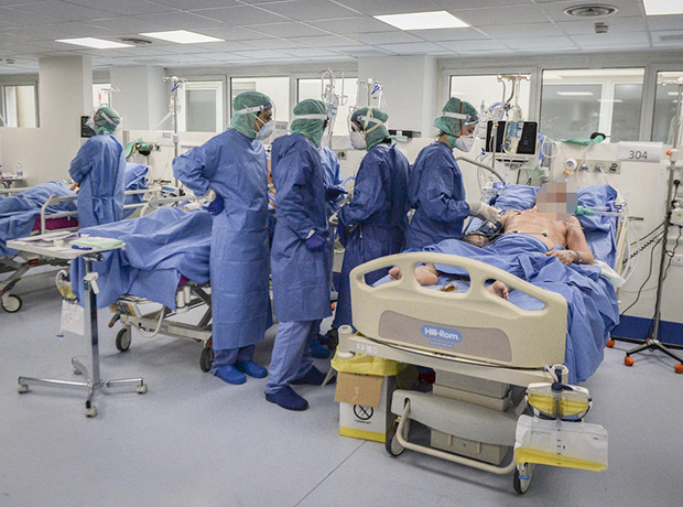 Вирус се у Италији не смирује: Ово су подаци који показују КОЈЕ СТАРОСТИ су људи који МАСОВНО умиру од КОРОНЕ