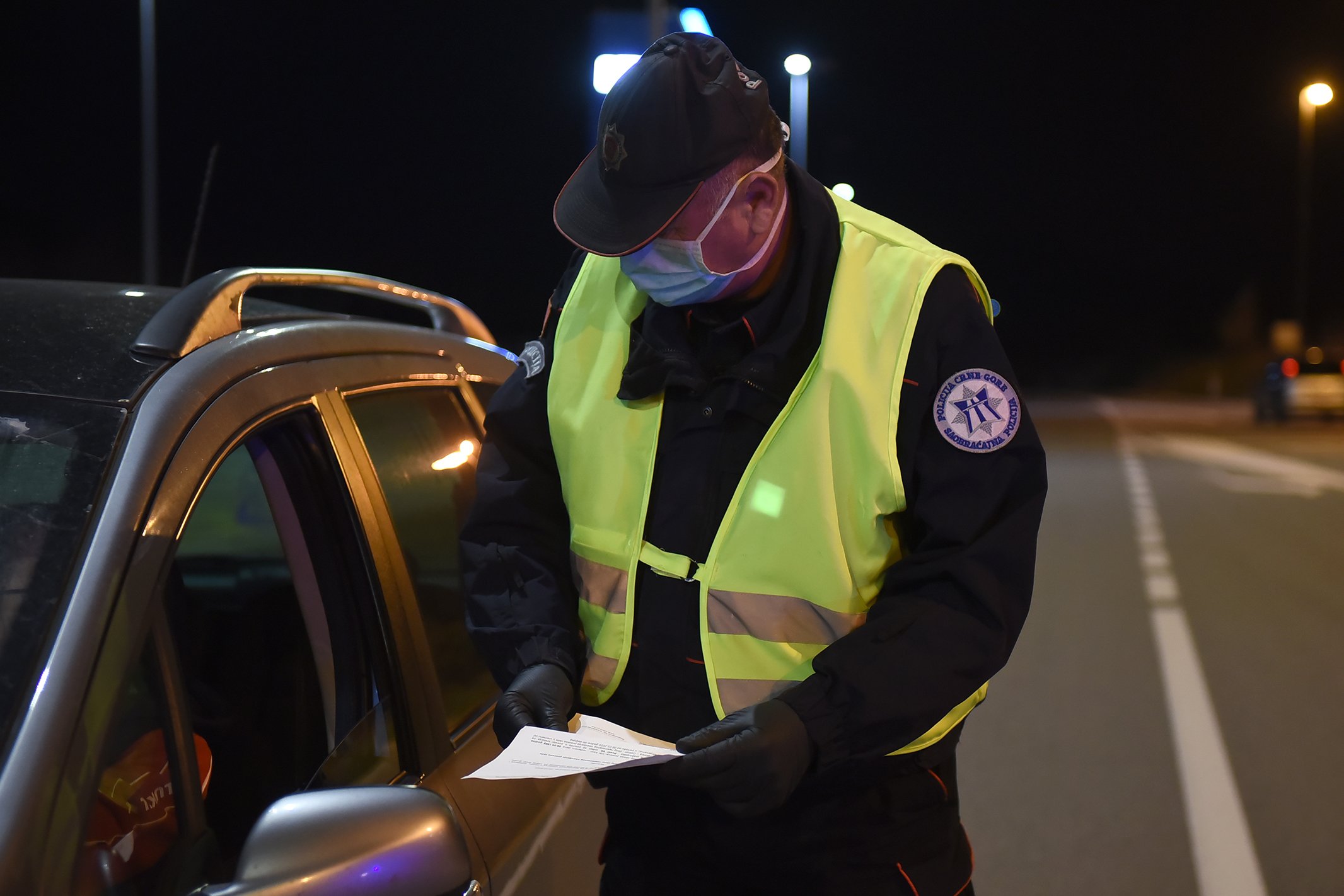 Црногорска полиција има пуне руке посла: Чак 16 особа приведено због бега из самоизолације, пријаве против четворице Никшићана