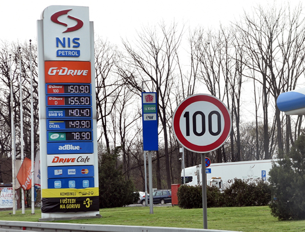 Пумпе на ауто-путу раде нон-стоп због транзита: Падају и цене и промет, знатног појефтињења још нема


