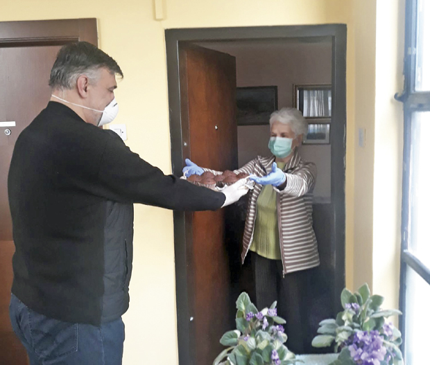 Погача испечена са душом: Комшијска добронамерност и поштовање најбоље исцељују све ране принудног карантина
