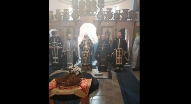 Црква је најбоља болница, дођите на причест: Владика банатски Никанор отворено позвао вернике да прекрше мере Владе (ВИДЕО)