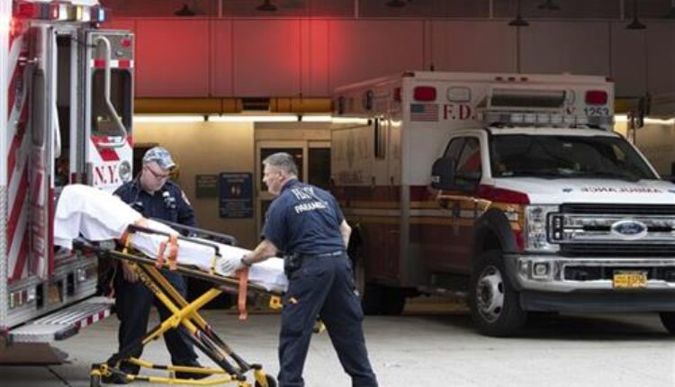 Авиони у Њујорк довозе медицинско особље