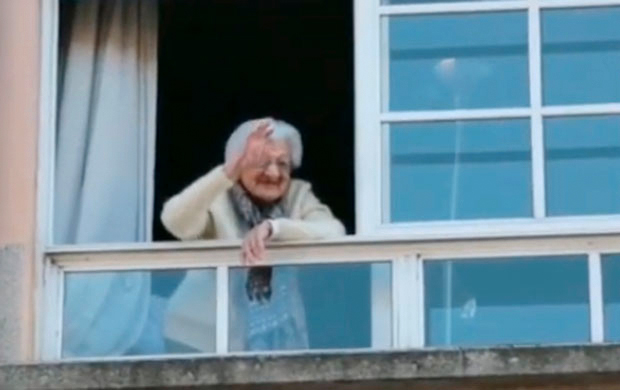 Има 110 година, преживела је шпанску грозницу и грађански рат: НЕУНИШТИВА бака Лулу сада пркоси и корони! (ВИДЕО)