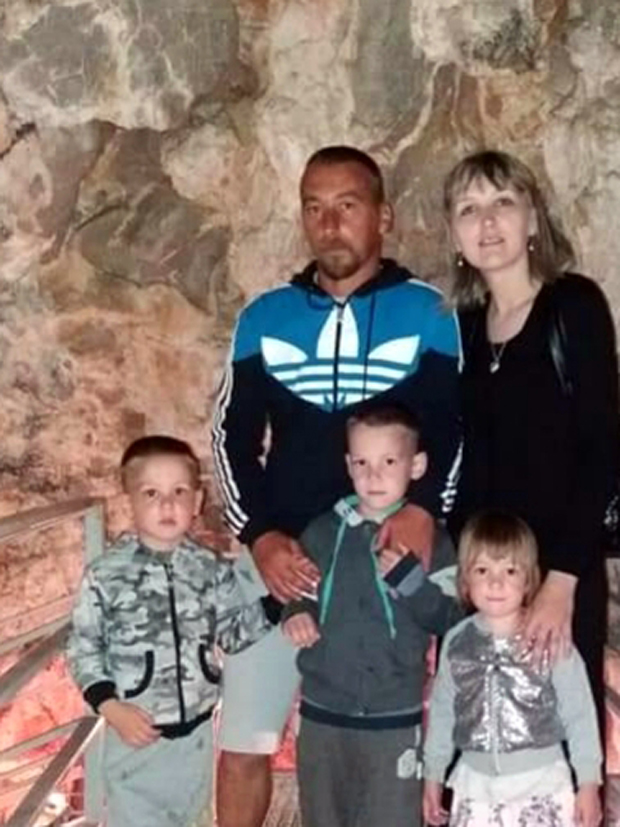 Потежу се по судовима, живе у мраку: Михаиловићи у стану солидарности живе без струје