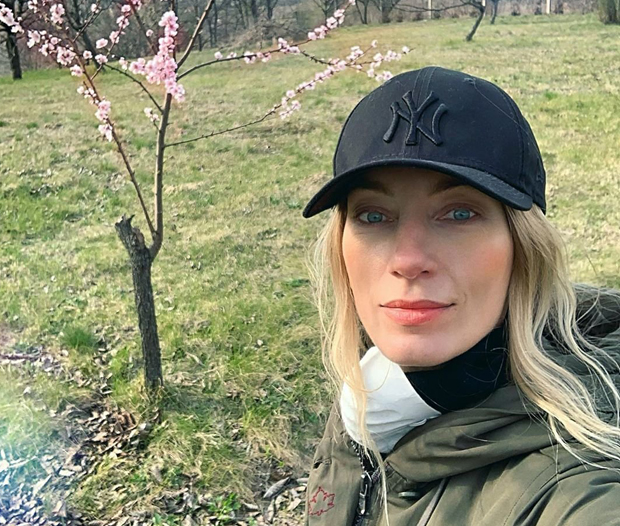 Прашњава клупа је појам чистоће за наше лифтове: Ана Станић уживала на Фрушкој гори