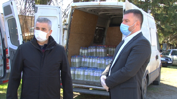 Подељено 7.000 литара дезинфекционог средства: Из Бајмока у сваку установу у Суботици