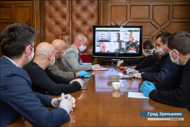 Градоначелник Зрењанина и његови сарадници у кућној изолацији, раде преко видео-линка