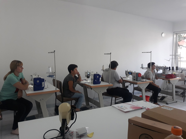 Особе са инвалидитетом из Куршумлије: Шију маске и ПОМАЖУ старима и немоћнима