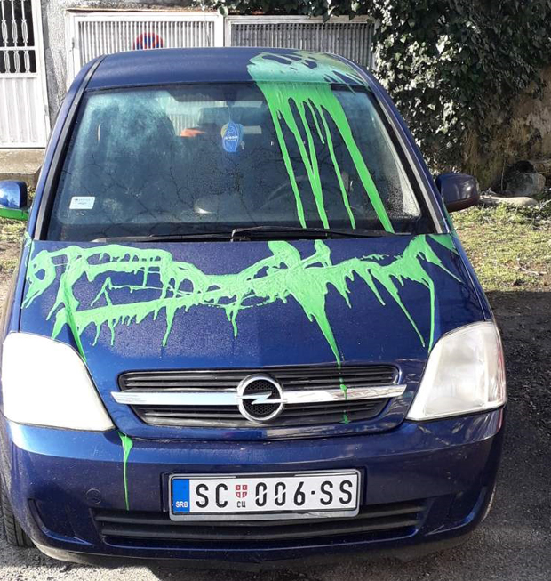 Дрзак вандализам у Сурдулици: Офарбали ауто и избушили гуме за време полицијског часа (ВИДЕО)