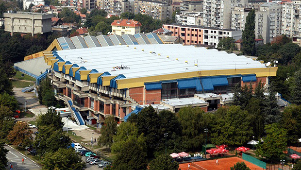 ПОГЛЕДАЈТЕ КАКО СУ ПРЕУРЕЂЕНИ ПИОНИР И ХАЛА СПОРТОВА: У храмовима кошарке кревети за оболеле од короне (ФОТО)