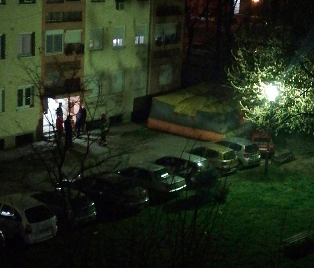 Мушкарац држи слово о православљу, прозива полицајце и све преноси на Фејсбуку: Драма у Лозници и даље траје