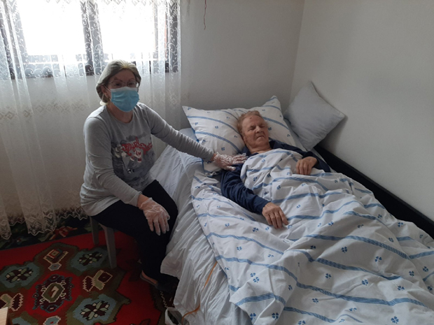 Муке породице Дуран: Не могу да брину о мајци због полицијског часа