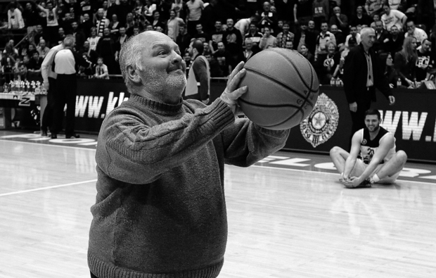 Партизанови кошаркашки странци се на српском опростили од Тумбаса: Црно-белима се придружио и Ђоковић (ФОТО)