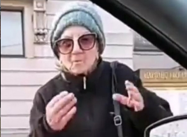 Госпођа Оливера постала популарна након кршења забране изласка због часа енглеског - Добила је и профил на Инстаграму