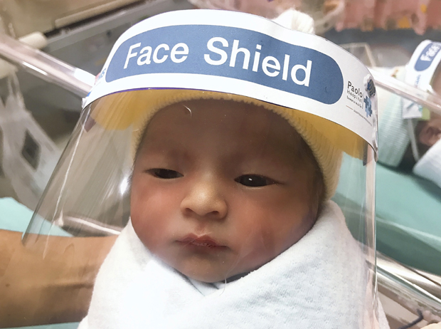 Са визиром од рођења: Бебама на Тајланду стављају сићушне штитнике (ФОТО)