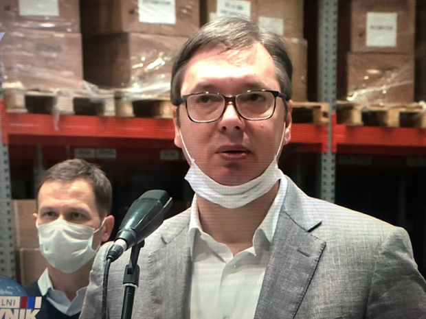Председник Вучић: Бранимо нашу Србију на најбољи могући начин! Довезли смо 30 милиона, а чекамо још 50 милиона маски (ВИДЕО)