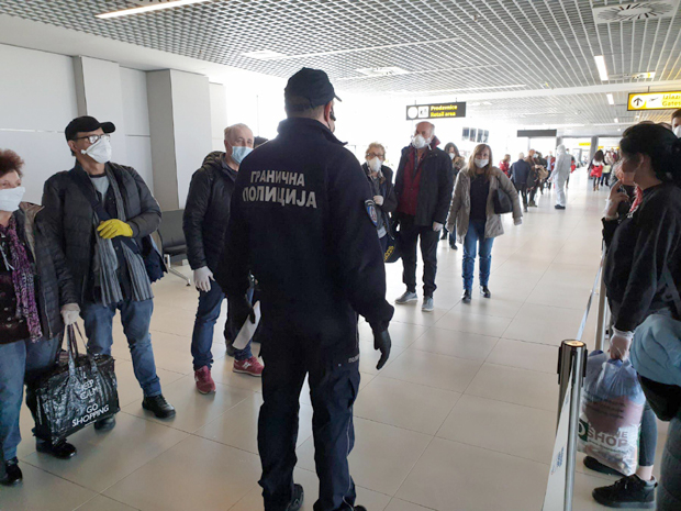 Авиони Ер Србије довезли наше држављане из Русије, Пољске, Швајцарске: Дочекали да се врате кући!