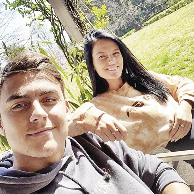 Дибала и његова девојка се ипак нису излечили од вируса корона: Тест показао да су позитивни