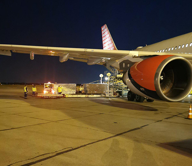 Слетео још један авион са медицинском опремом: Допремио 1,2 милиона купљених маски (ФОТО/ВИДЕО)