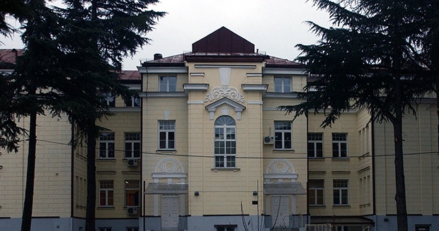 Након 15 дана борбе: Најмлађи заражени пацијент у Србији ОЗДРАВИО! Беба пуштена кући, родитељи ПРЕСРЕЋНИ!