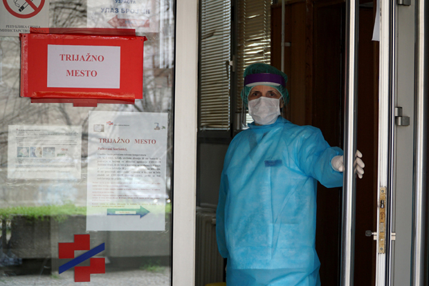 Домови здравља на првој линији борбе против короне, започели и узимање брисева