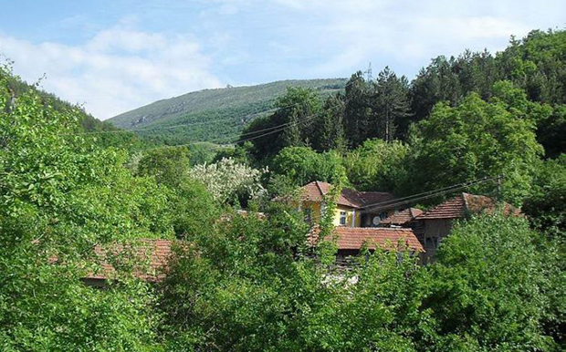 Изненадна смрт труднице на Сувој планини потресла цело село: Лимени сандук крије тајну, породица тражи ексхумацију