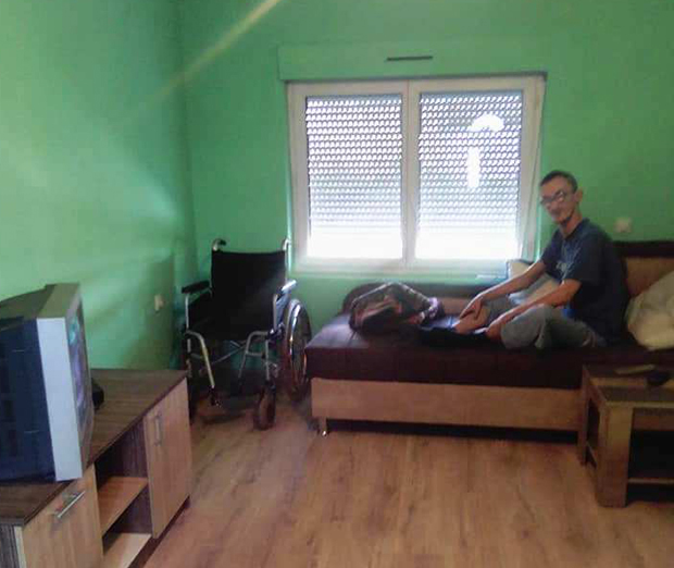 Пријатељи изненадили тешко повређеног младића из Руског Крстура: Александру изградили нову собу и купатило