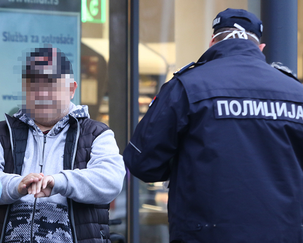 Полицајцу се обратио старији Београђанин, његова реакција угрејаће вам срце