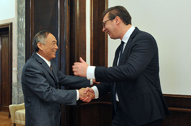 Дирљив гест бившег кинеског амбасадора: Ли Манчанг на фрули одсвирао песму која се урезала у свест српског народа (ВИДЕО)