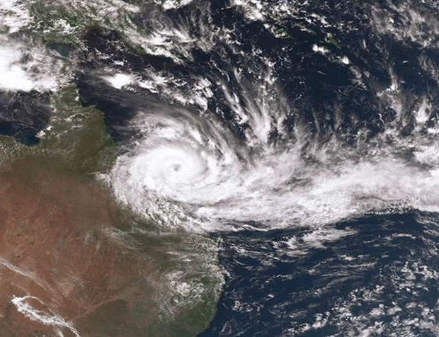 Ураган Харолд БЕСНИ у Тихом океану