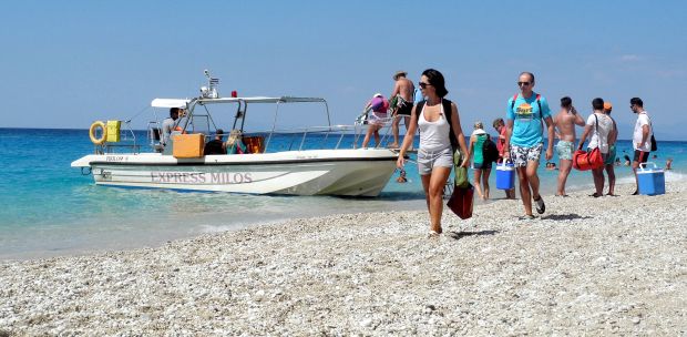 Грчки лекари: На плажу вероватно у јулу, али живот неће бити као пре пандемије